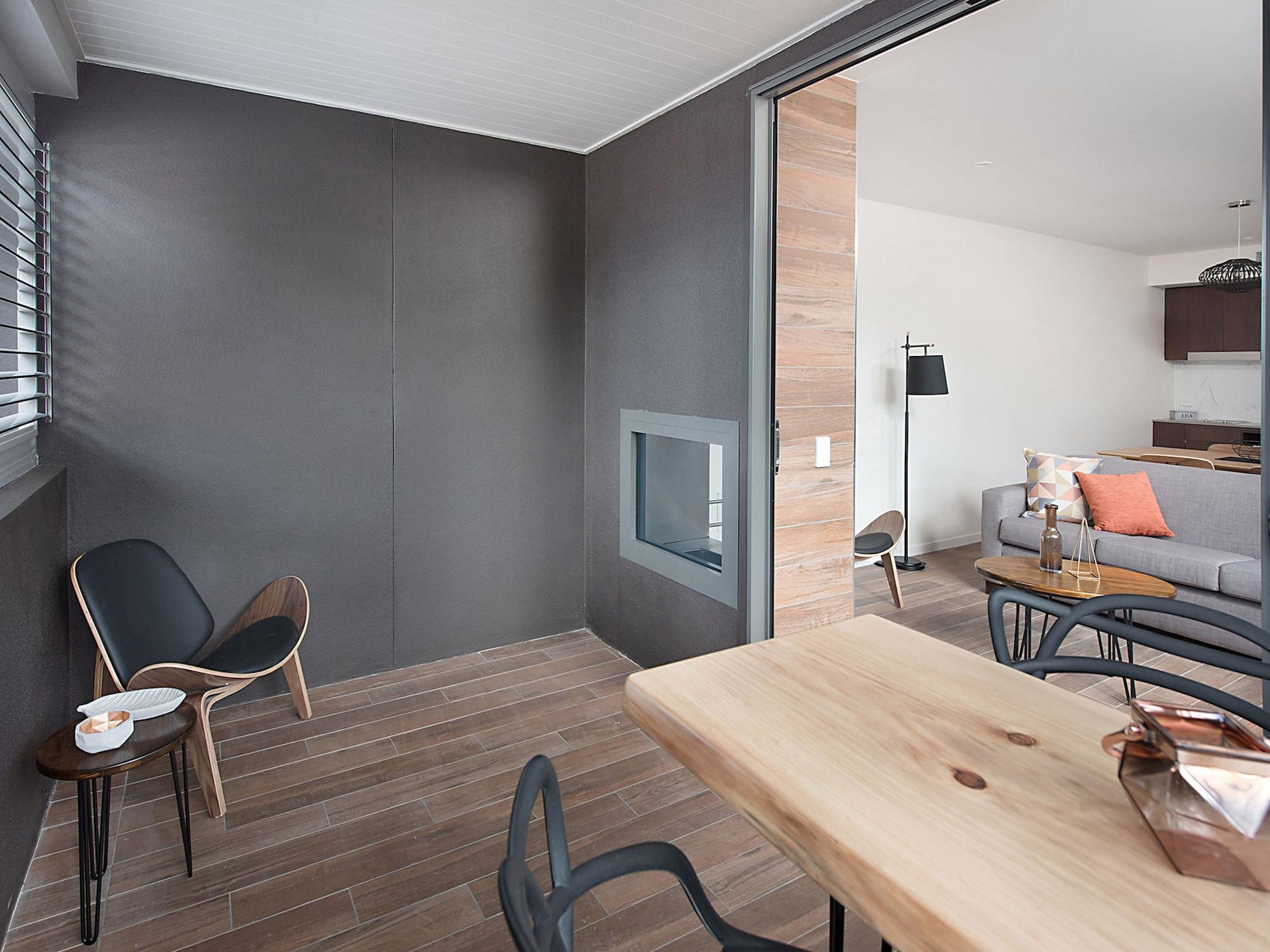 Altitude On Montville Extérieur photo Sliding door