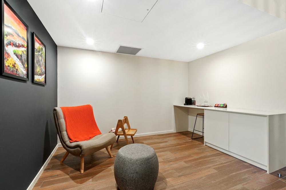 Altitude On Montville Extérieur photo A room at the Australian Film Institute