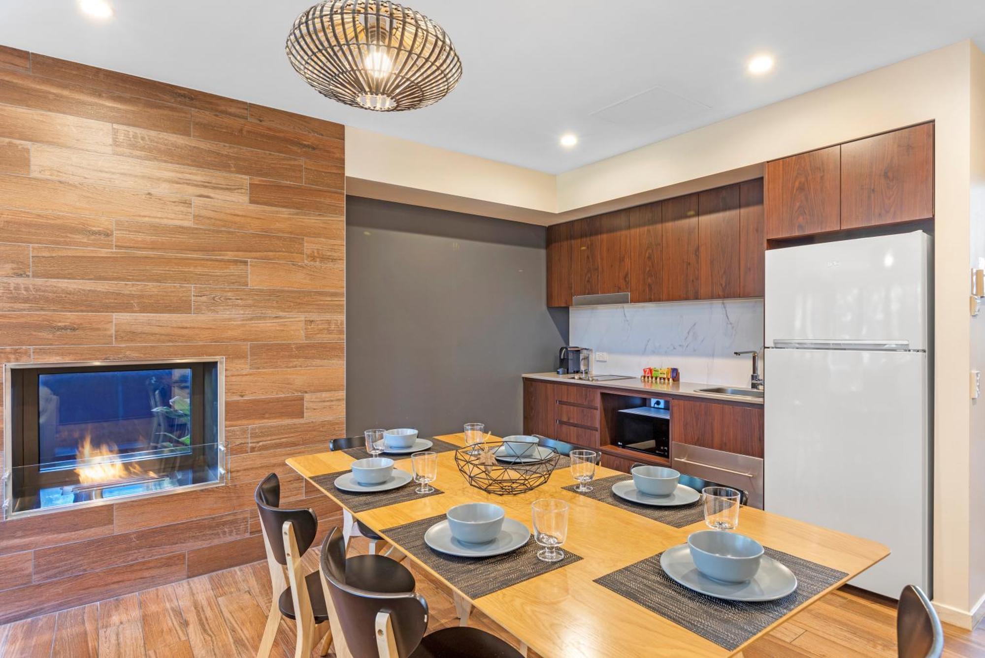 Altitude On Montville Chambre photo A kitchen in a typical apartment