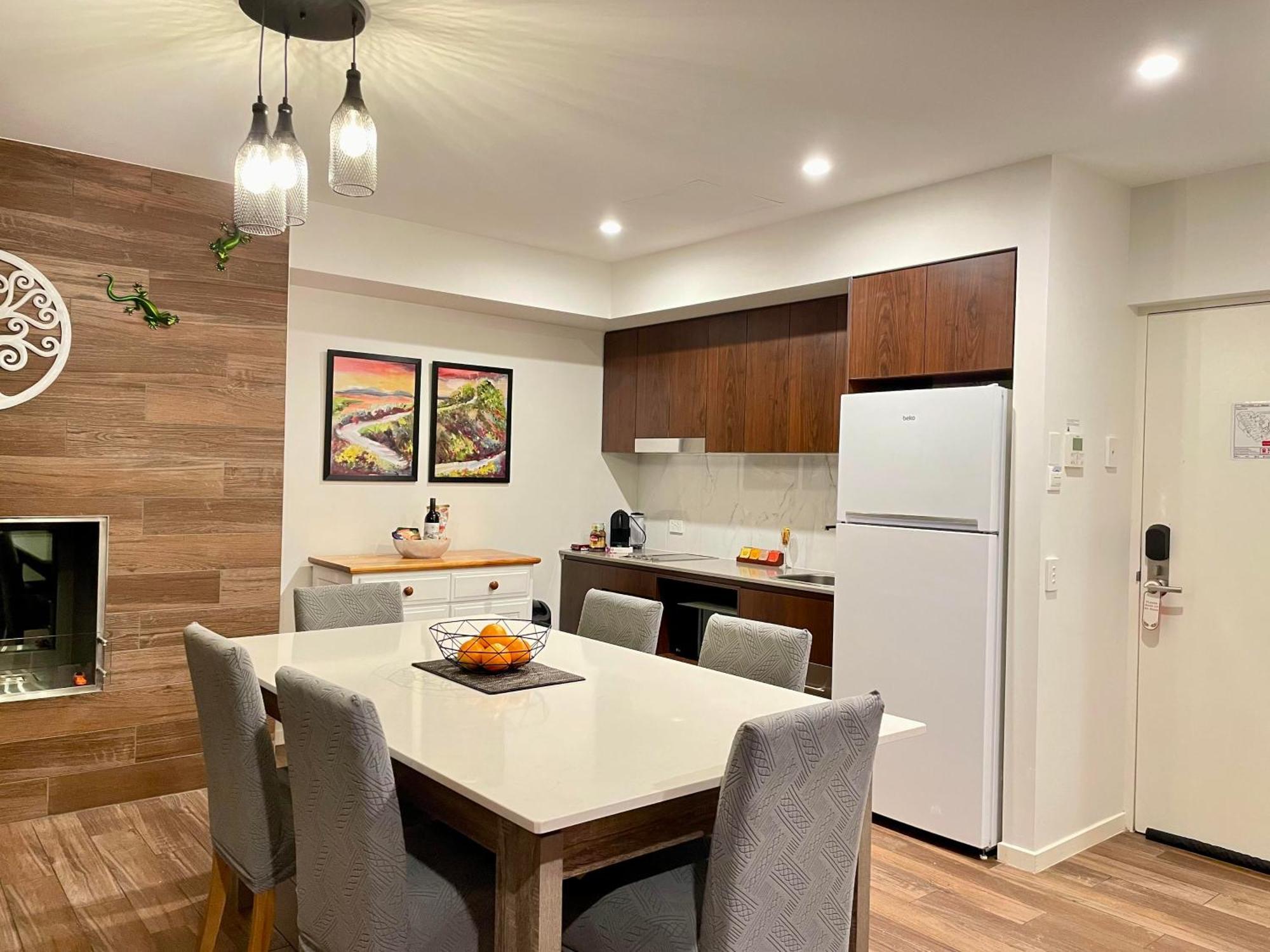 Altitude On Montville Chambre photo A kitchen in a serviced apartment