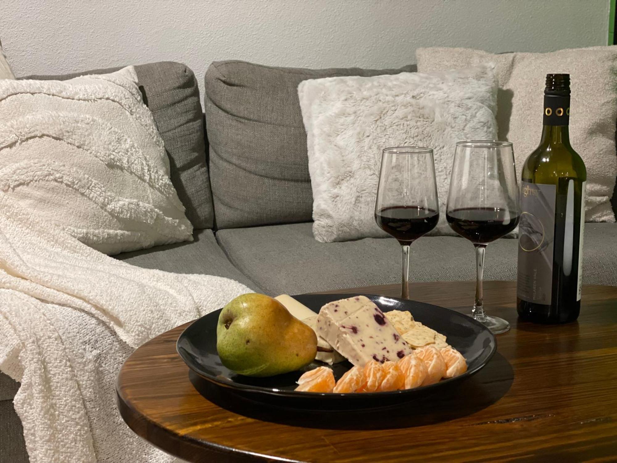 Altitude On Montville Chambre photo A wine and cheese pairing