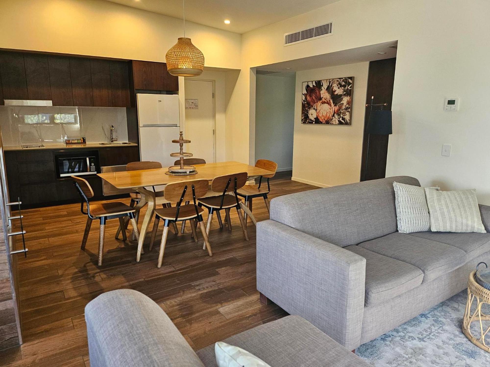 Altitude On Montville Extérieur photo A typical apartment at the Village