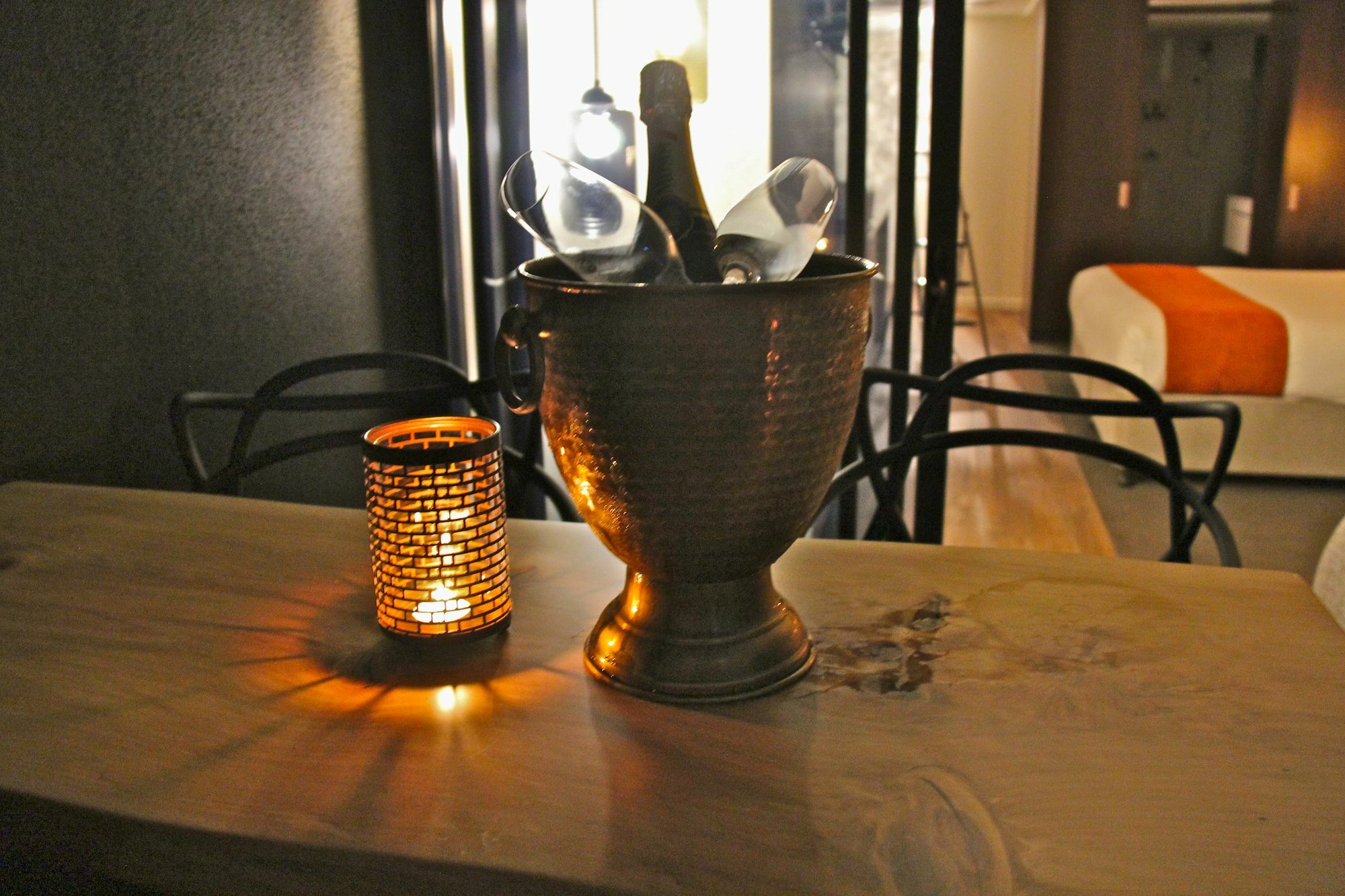 Altitude On Montville Extérieur photo Champagne in a champagne bucket