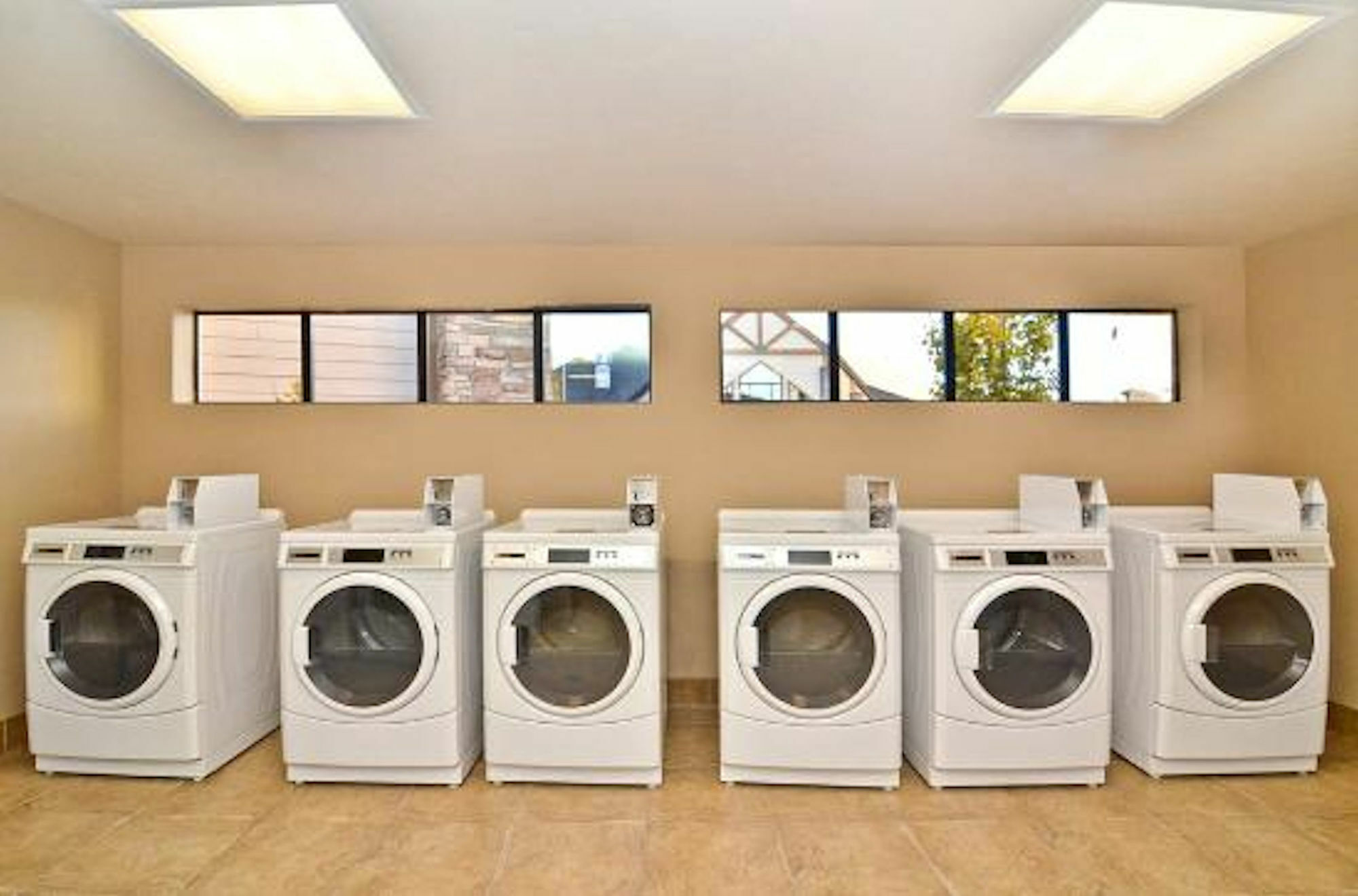 Altitude On Montville Extérieur photo Laundry facilities at the University of Washington